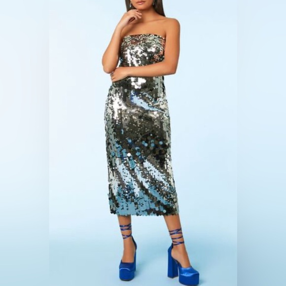 Dresses & Skirts - Sequin bodycon strapless midi dress nwot